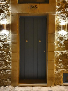 B&S Accommodation Renovated 18 Century House of Character in Ghaxaq